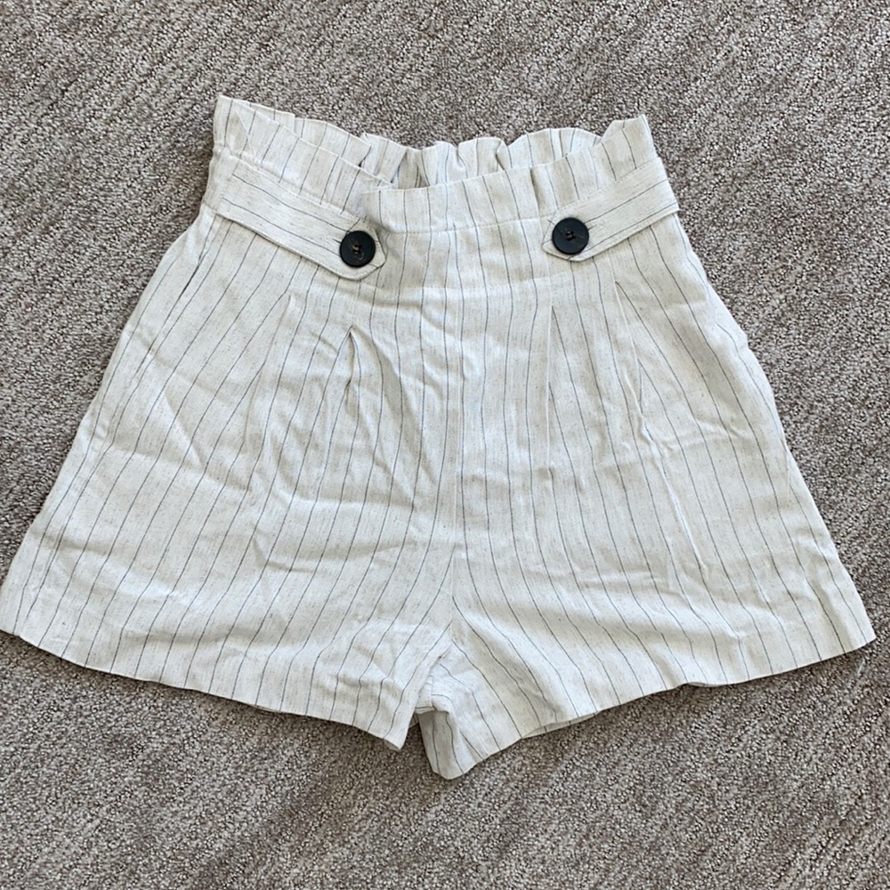 STRADIVARIUS DRESS SHORTS